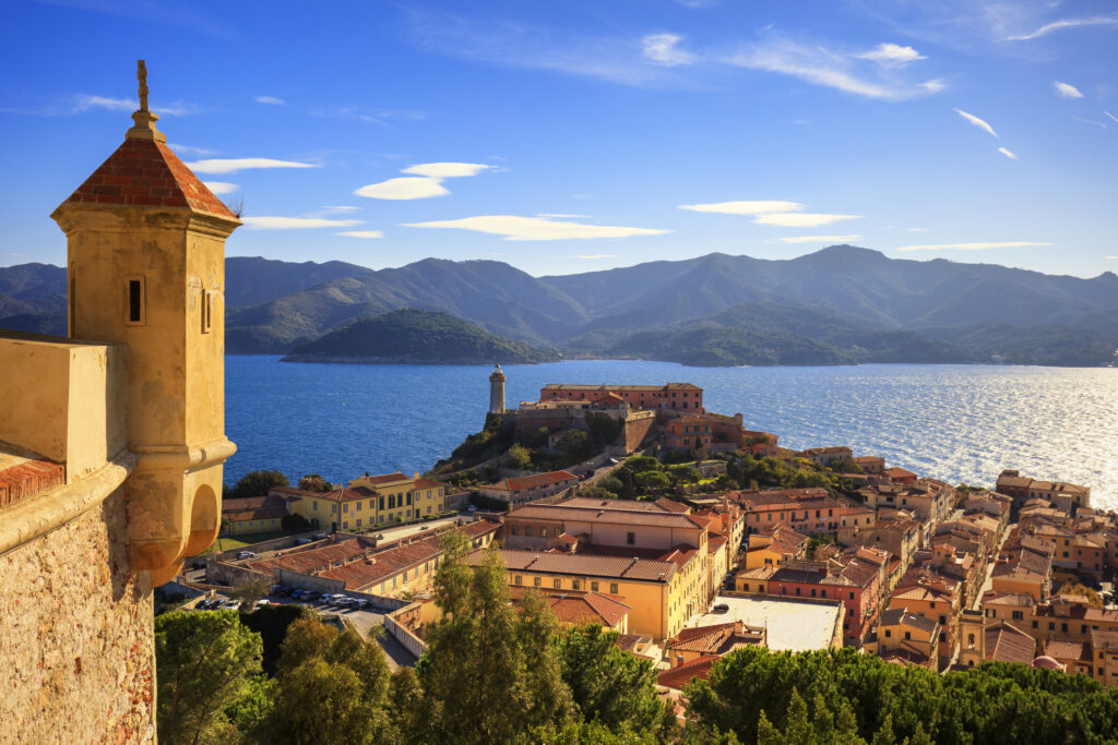 Ilha de Elba, Portoferraio vista aérea do forte. Farol e forte. Toscana, Itália, Europa.