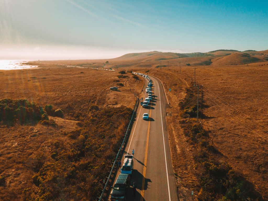 Imagem de estrada para ilustrar conteúdo sobre tradução para empresas expandirem seus negócios no âmbito do acordo Mercosul-União Europeia.